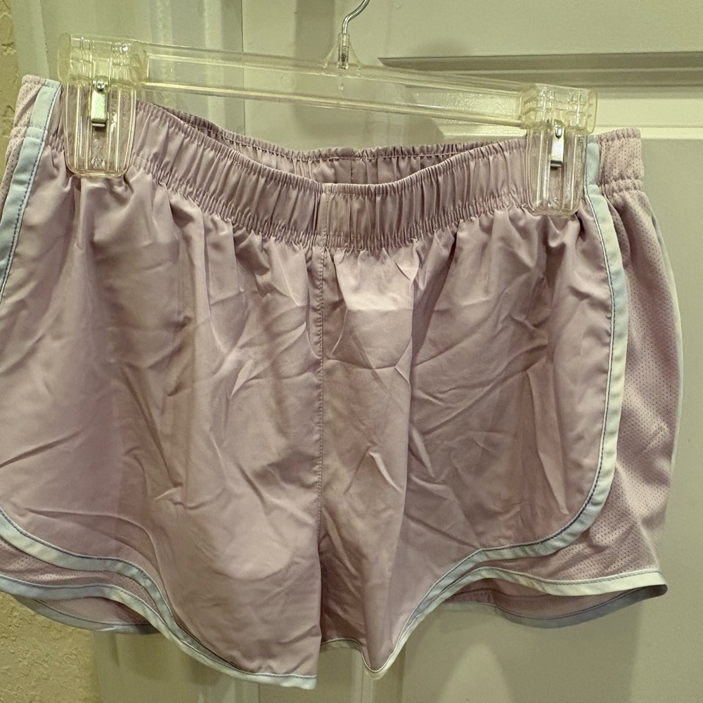 💜 Soft Lavender Nike Dri-FIT Shorts – Size Large 💜